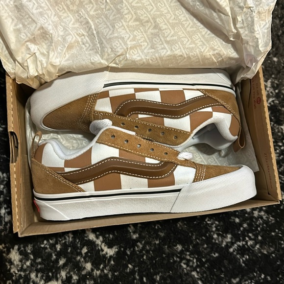 *NEW* Vans Knu Skool Brown and White Size Woman’s 6 and 6.5 - Picture 1 of 2